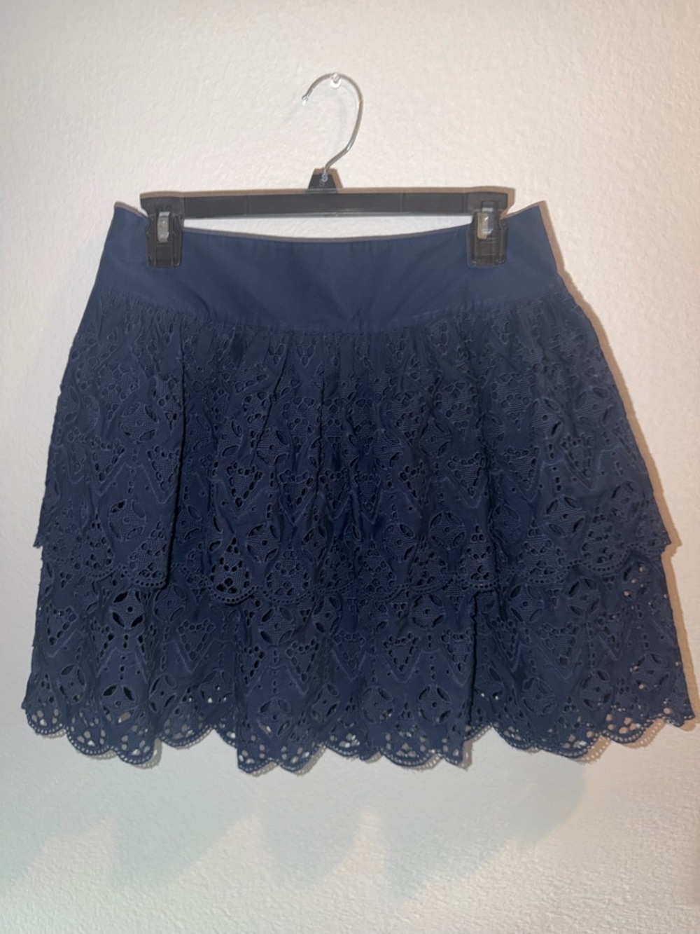 Banana Republic 100% Cotton Navy Eyelet Tiered Mini Skirt Size 0 Coastal - Picture 3 of 6